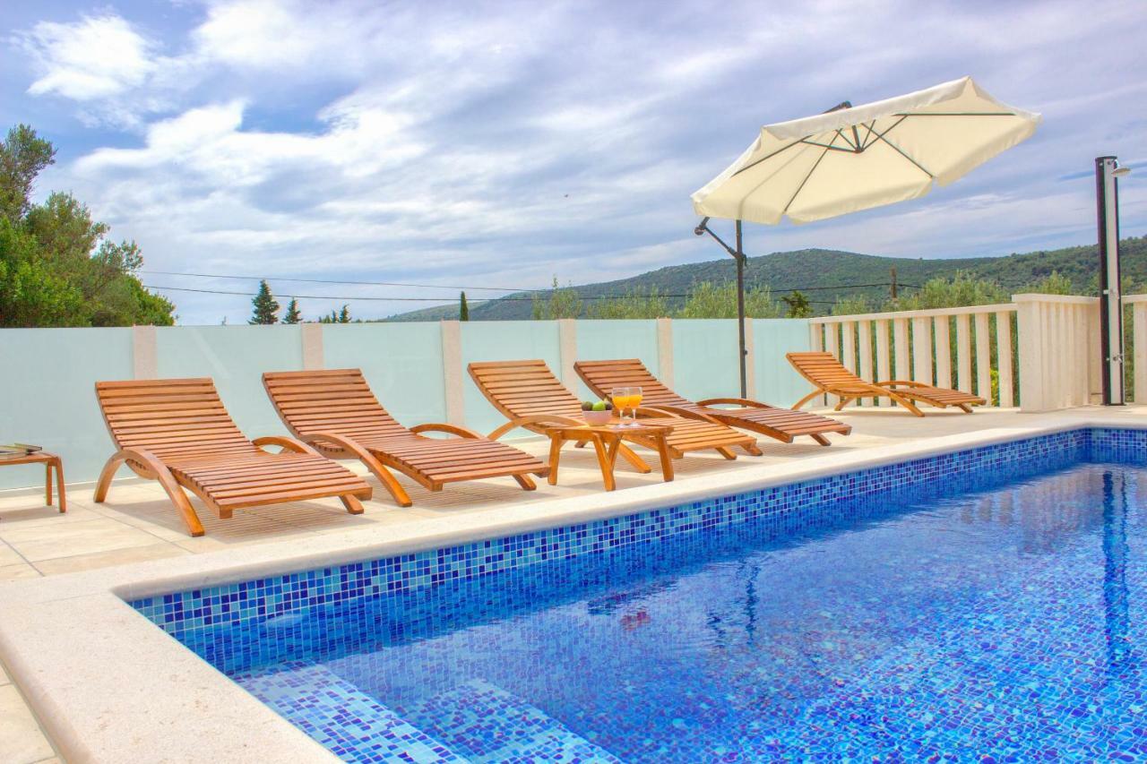 Paradise Brbinj Luaran gambar